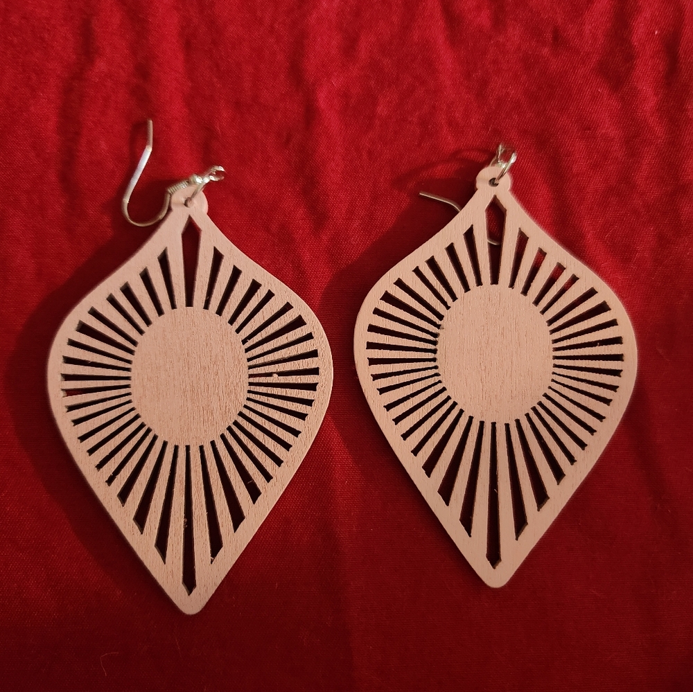 New light pink wooden fashion earrings